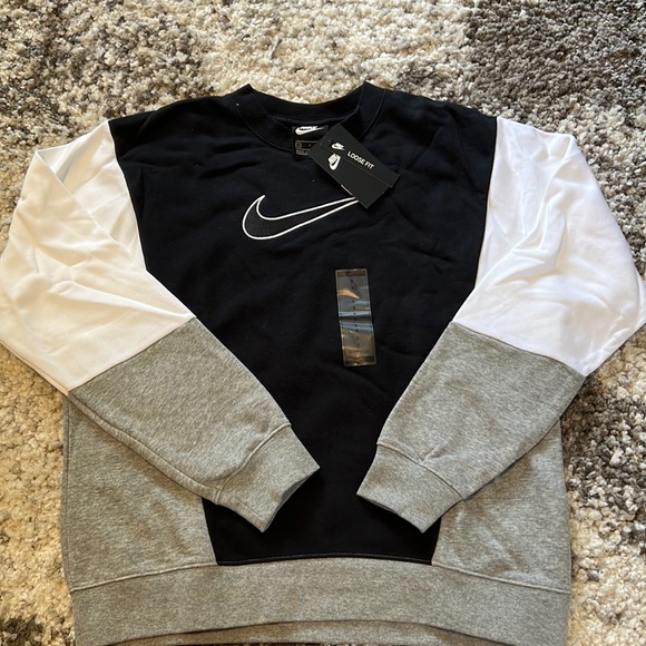 Nike Sweaters - Nike sweater